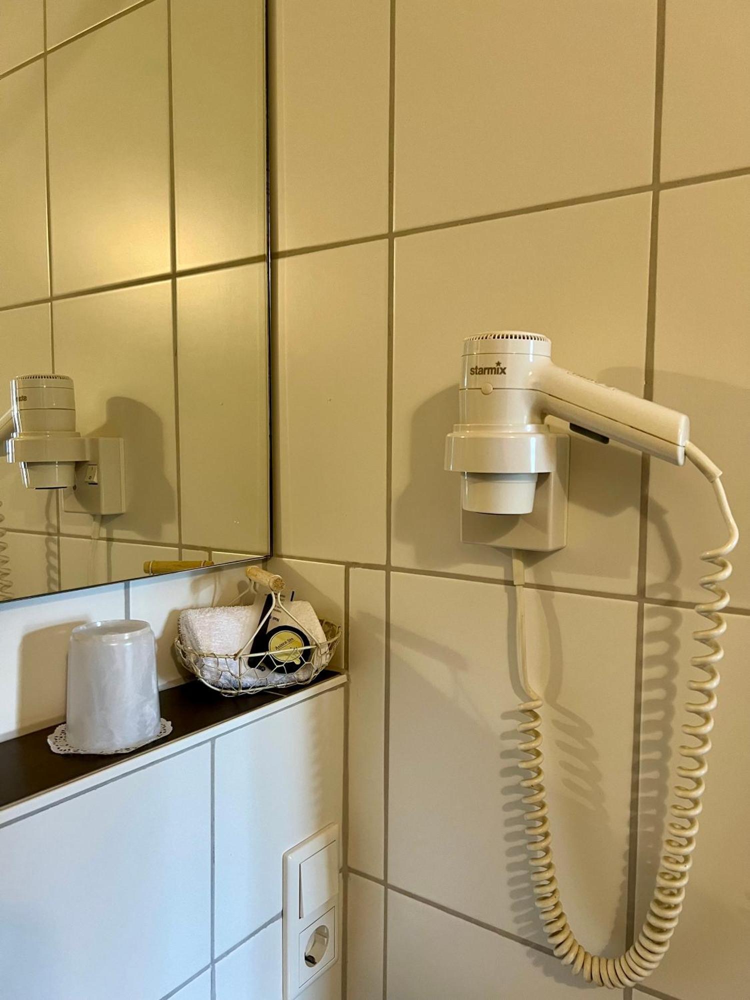 Hetzel'S Hotelchen Olpe bei Meschede Exterior foto